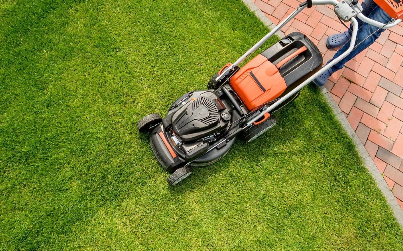Calgary lawn mowing and snow removal service